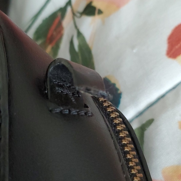 Black leather satchel with gold metal hardware - Picture 3 of 5